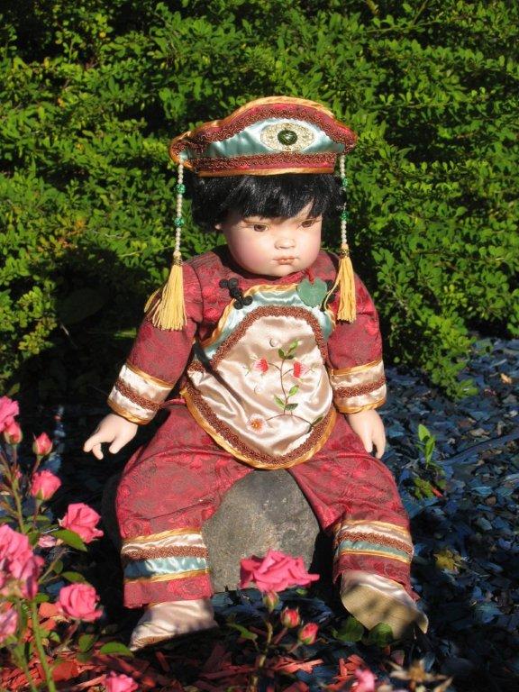 Кукла китаянка в национальном костюме